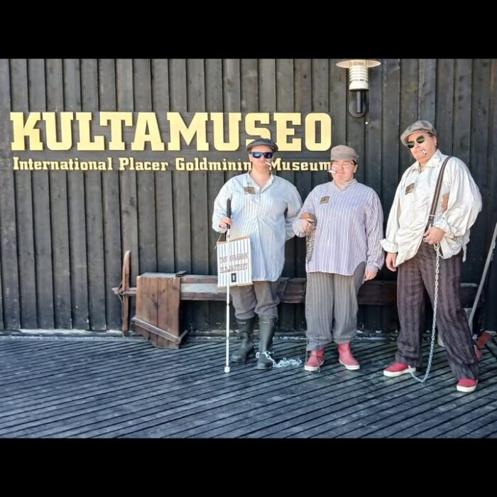 Kultamuseo on jälleen haastanut yhteistyökumppaneitaan Kullanhuuhdonnan SM-kisojen toimintatorstain Lapin kulta -sarjaan.  ✨

Iso kiitos kilpailuun osallistuneille joukkueille: Lapin kullankaivajainliitto, Lapin kullan ystävät, Kultamuseon tuki ry., Kultaperinne ry.! 

Kultamuseon joukkue, Tankavaaran elinkautiset kuittasivat elinkautisensa karkaamalla kultahippujen kera! 💰